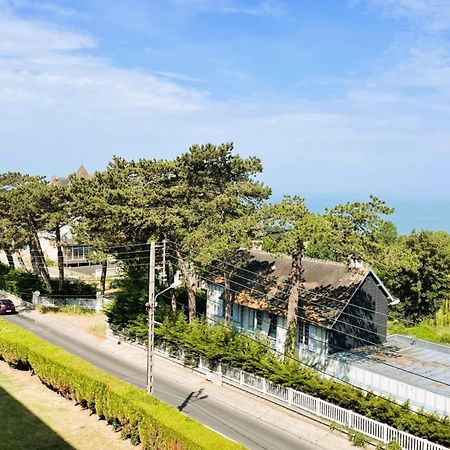 Aux Flots Bleus Avec Balcon Et Vue Sur Mer Trouville-sur-Mer Exterior photo